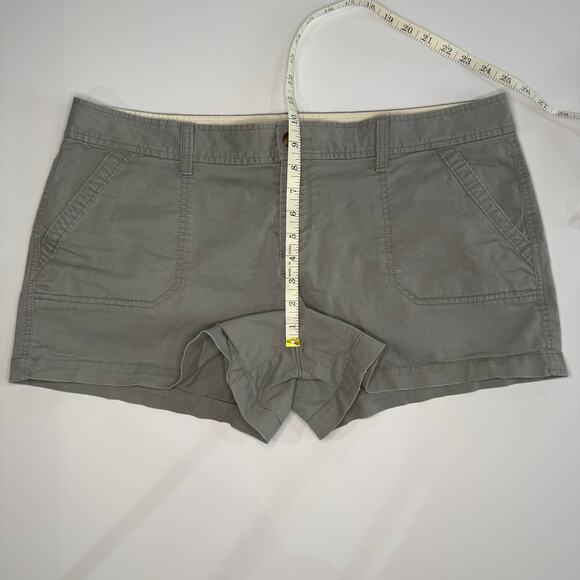 Old Navy Women's Gray Chino Shorts - Size 16 - Low Rise - Picture 4 of 7